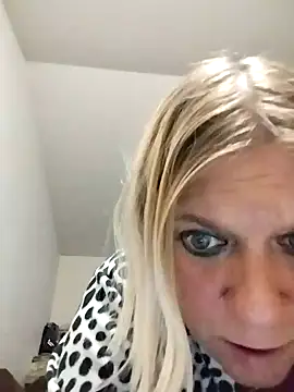 Playmate86 online show from December 4, 2024, 4:48 am