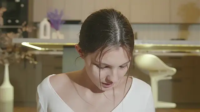 whisper of love online show from November 9, 2025, 2:15 am