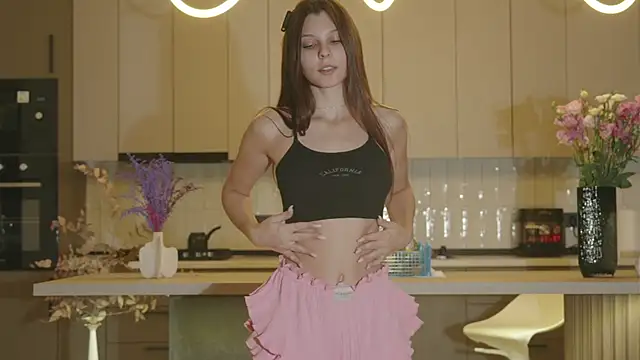 whisper of love online show from November 4, 2025, 2:15 am