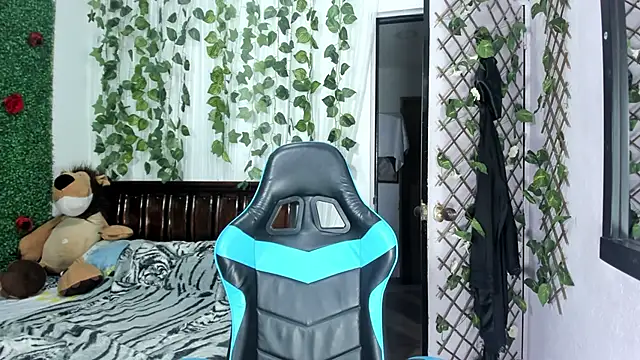 Snapshot of lina_paola9 chatting on November 28, 2025, 11:27 pm lina paola9 online show from November 28, 2025, 11:27 pm