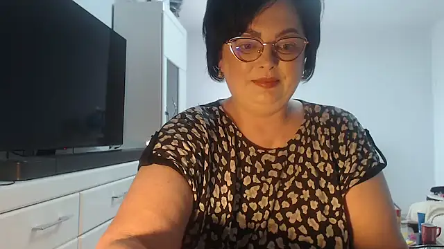 Amandamuller1982 online show from May 8, 2026, 12:31 pm