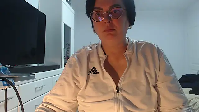 Amandamuller1982 online show from April 5, 2026, 10:16 pm