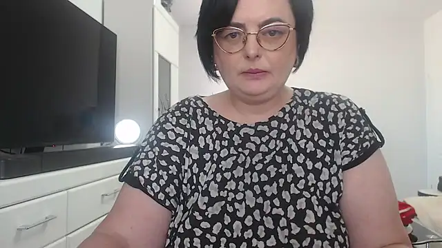 Amandamuller1982 online show from May 5, 2026, 12:08 pm