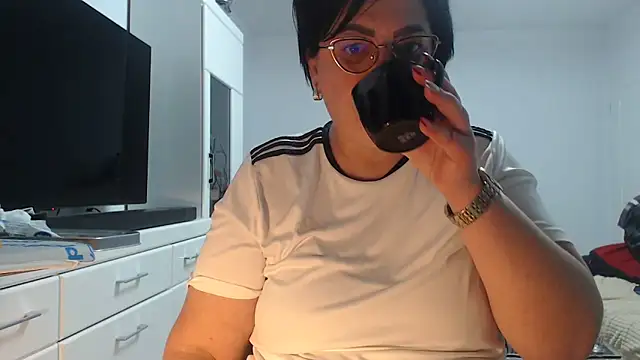 Amandamuller1982 online show from March 27, 2026, 10:33 pm