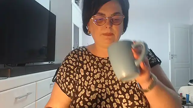 Amandamuller1982 online show from May 9, 2026, 12:52 pm