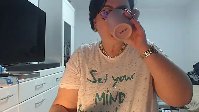 Amandamuller1982 online show from April 7, 2026, 7:48 pm