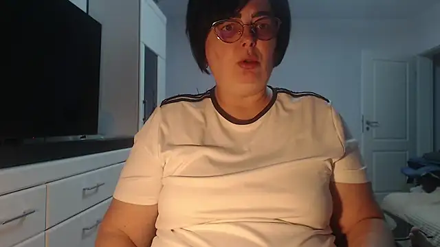 Amandamuller1982 online show from April 21, 2026, 4:24 pm