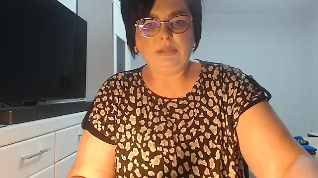 Amandamuller1982 online show from May 19, 2026, 10:50 pm