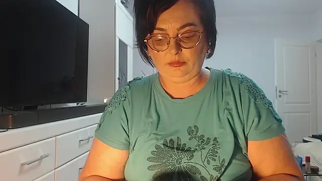 Amandamuller1982 online show from May 10, 2026, 4:53 pm