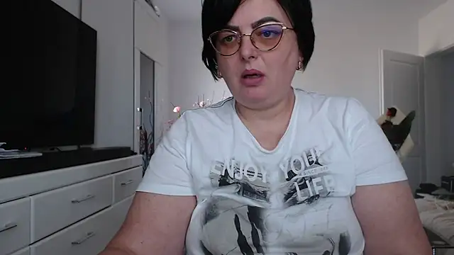 Amandamuller1982 online show from March 5, 2026, 12:13 pm