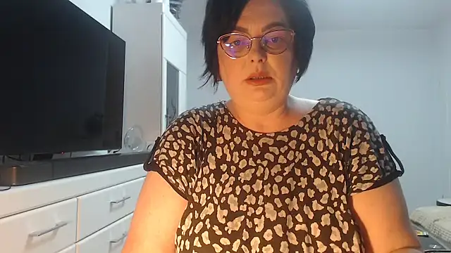Amandamuller1982 online show from May 6, 2026, 8:46 pm