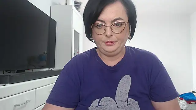 Amandamuller1982 online show from May 18, 2026, 7:57 am