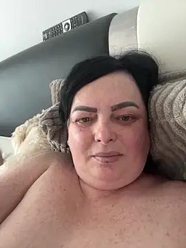 Snapshot of Amandamuller1982 chatting on February 17, 2025, 7:37 am Amandamuller1982 online show from February 17, 2025, 7:37 am