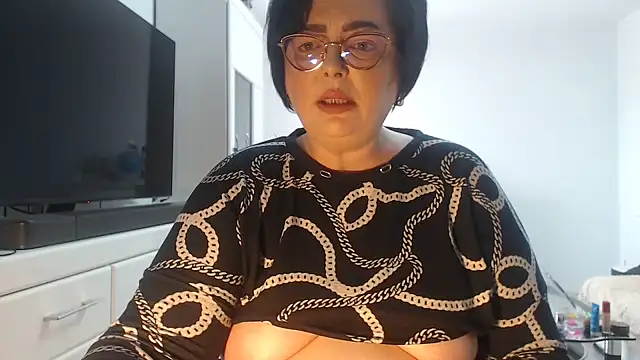 Amandamuller1982 online show from May 12, 2026, 9:15 am