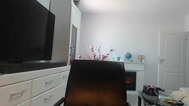 Amandamuller1982 online show from May 17, 2026, 8:36 am