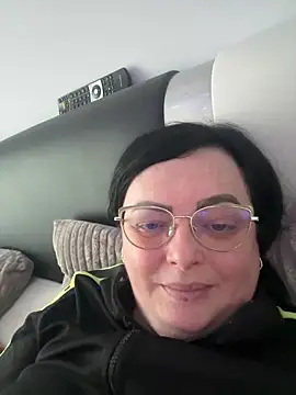 Snapshot of Amandamuller1982 chatting on February 18, 2025, 5:42 am Amandamuller1982 online show from February 18, 2025, 5:42 am