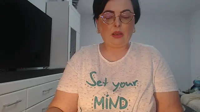 Amandamuller1982 online show from April 26, 2026, 2:03 pm