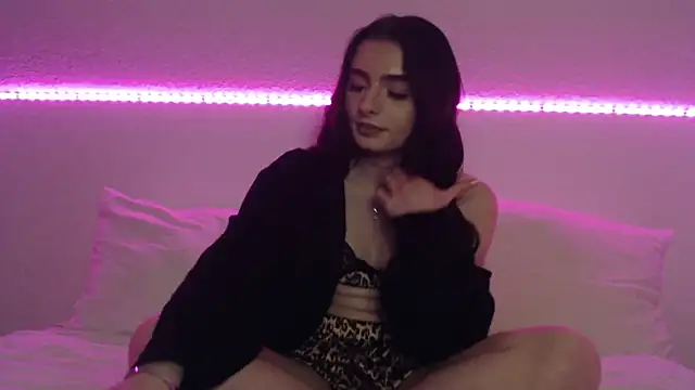 Snapshot of AdelinaAlia chatting on February 25, 2025, 9:04 pm AdelinaAlia online show from February 25, 2025, 9:04 pm