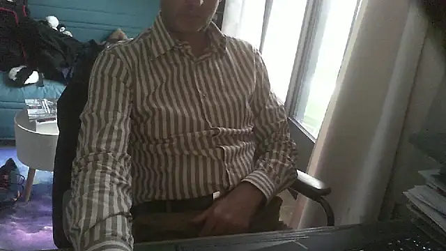 shyfrenchcock1 online show from October 29, 2025, 2:27 pm