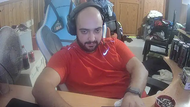 chicomallorca96 online show from October 14, 2025, 5:46 pm