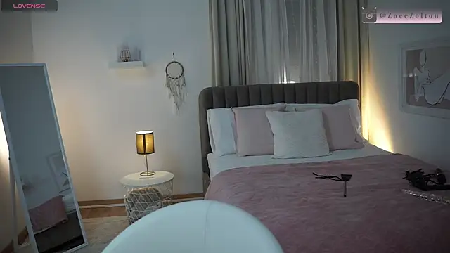 ZoeeZolton online show from March 21, 2025, 5:02 pm