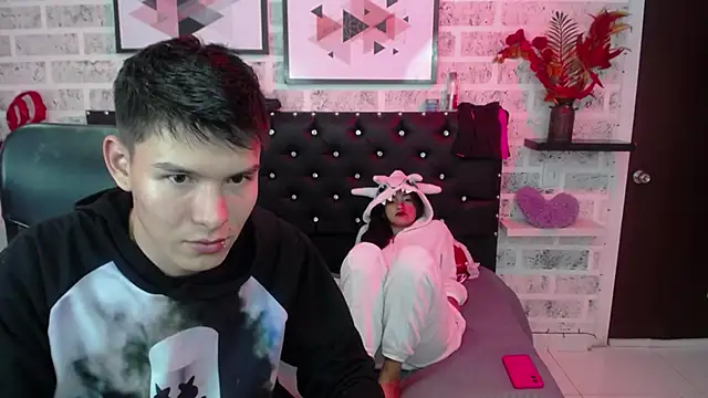 Zafiro Chizuy online show from December 7, 2024, 3:53 am