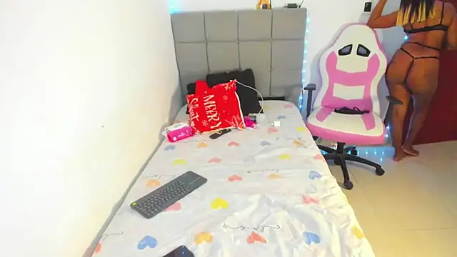 Snapshot of Miranda-brow chatting on January 15, 2026, 12:03 am Miranda-brow online show from January 15, 2026, 12:03 am