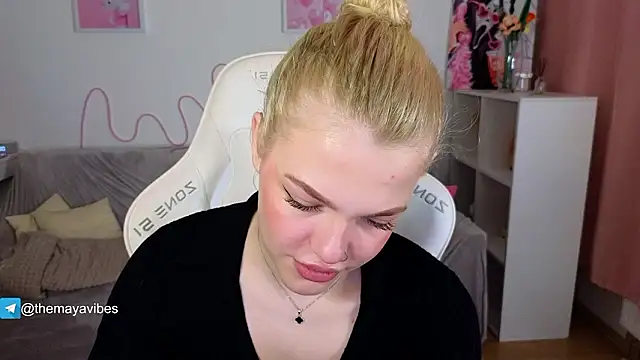 Maya Rave online show from March 6, 2026, 3:45 am