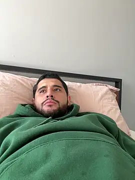 Snapshot of LATINMOBB chatting on December 3, 2024, 7:28 pm LATINMOBB online show from December 3, 2024, 7:28 pm