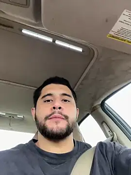 Snapshot of LATINMOBB chatting on December 2, 2024, 7:33 pm LATINMOBB online show from December 2, 2024, 7:33 pm