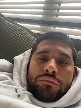 Snapshot of LATINMOBB chatting on November 21, 2025, 7:13 pm LATINMOBB online show from November 21, 2025, 7:13 pm