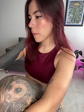 luccianagreyy online show from December 10, 2024, 7:11 pm