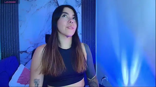 luccianagreyy online show from April 13, 2026, 1:37 pm