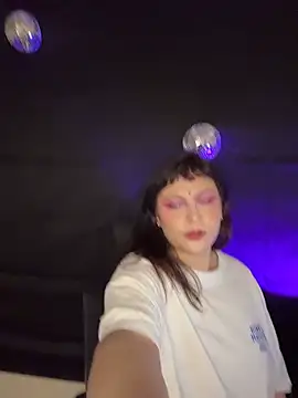 Snapshot of PoliBenett_ chatting on November 5, 2025, 9:29 pm PoliBenett online show from November 5, 2025, 9:29 pm