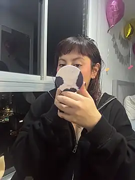 Snapshot of PoliBenett_ chatting on December 22, 2025, 3:06 am PoliBenett online show from December 22, 2025, 3:06 am