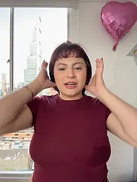 Snapshot of PoliBenett_ chatting on December 3, 2025, 8:30 pm PoliBenett online show from December 3, 2025, 8:30 pm