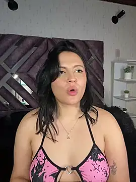 Snapshot of PoliBenett_ chatting on March 11, 2025, 10:42 pm PoliBenett online show from March 11, 2025, 10:42 pm