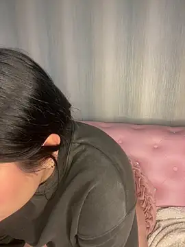 Snapshot of PoliBenett_ chatting on March 5, 2025, 8:42 pm PoliBenett online show from March 5, 2025, 8:42 pm