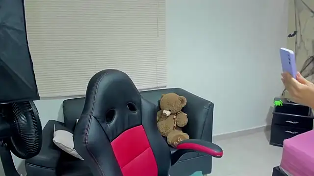 Edelaine rogers online show from October 22, 2025, 4:34 am