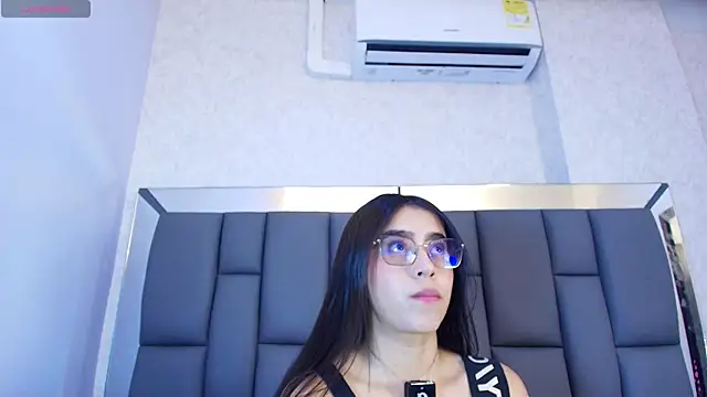 Snapshot of Amy_wats0n chatting on April 6, 2026, 7:04 pm Amy wats0n online show from April 6, 2026, 7:04 pm