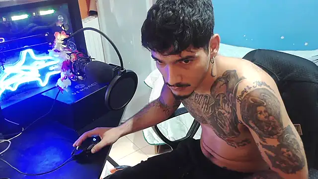 Badboyi1997 online show from October 15, 2025, 1:41 pm