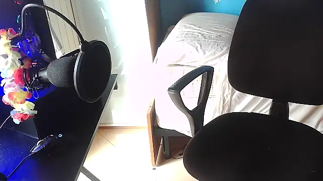 Badboyi1997 online show from October 18, 2025, 1:13 pm