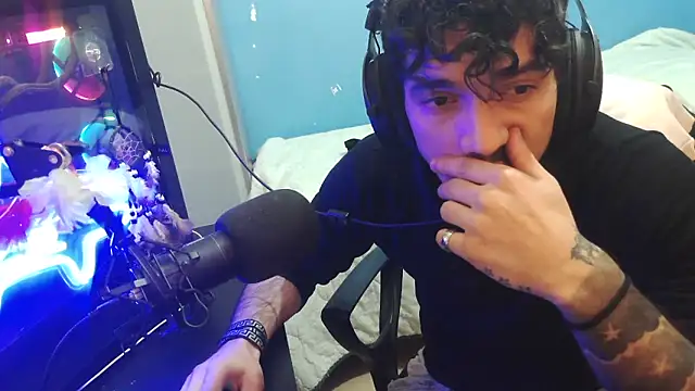 Badboyi1997 online show from February 15, 2026, 4:57 am