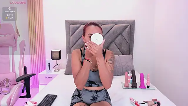 ValeryPettry 1 online show from October 15, 2025, 12:57 pm