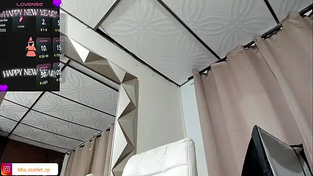 Mia scarlet69 online show from April 14, 2026, 12:10 pm