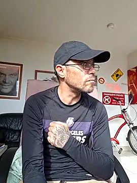 mileflav0r online show from May 6, 2026, 7:34 am