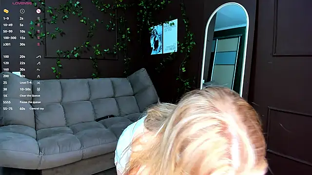 LinaCristonsen online show from February 25, 2025, 5:19 pm