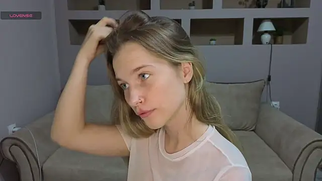 LinaCristonsen online show from September 10, 2025, 5:23 pm