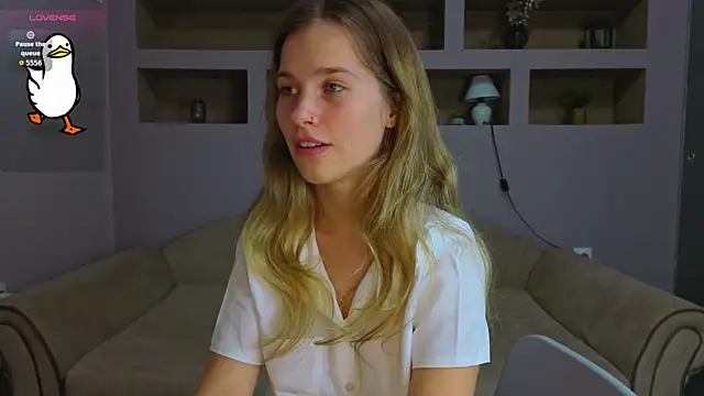 LinaCristonsen online show from October 26, 2025, 3:34 pm