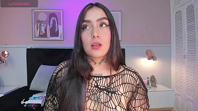 elodie walker online show from October 3, 2025, 1:23 pm